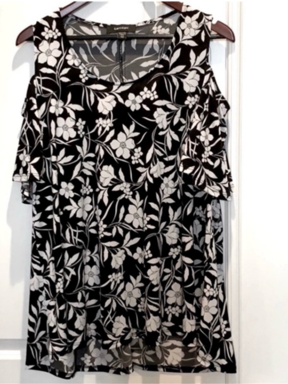Beautiful Karen Kane Cold Shoulder Size OX Blouse